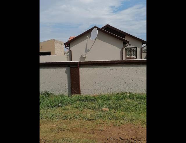 3 BEDROOM HOUSE FOR SALE IN LAKESIDE